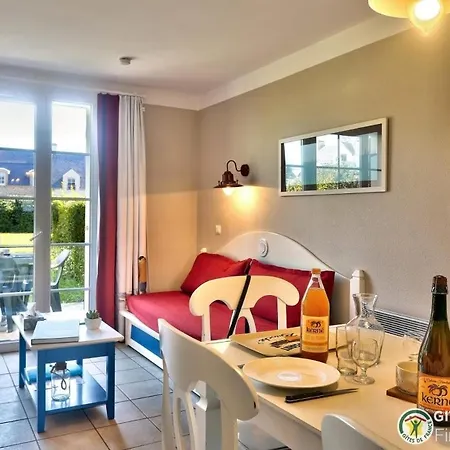 Maison E4: Beachfront Retreat With Garden And Pool Holiday home *