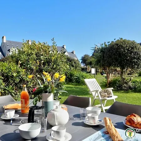 Maison E4: Beachfront Retreat With Garden And Pool Holiday home *