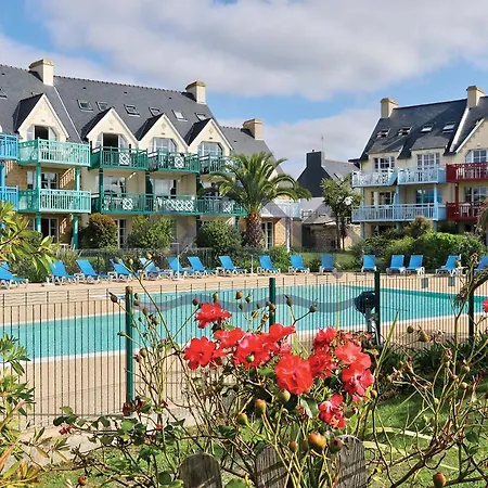 Holiday home Maison E4: Beachfront Retreat With Garden And Pool