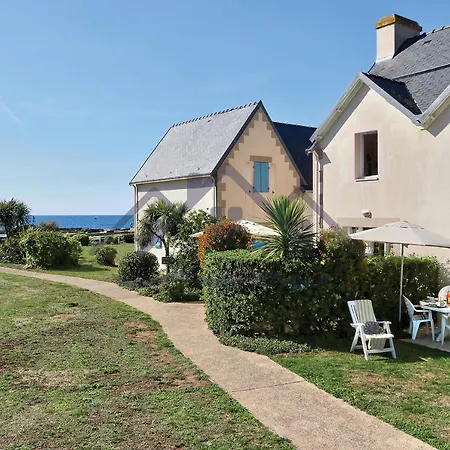 Holiday home Maison E4: Beachfront Retreat With Garden And Pool